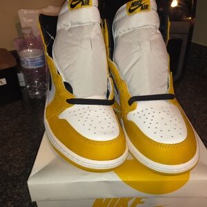 Air Jordan Retro 1 High OG Mens 10